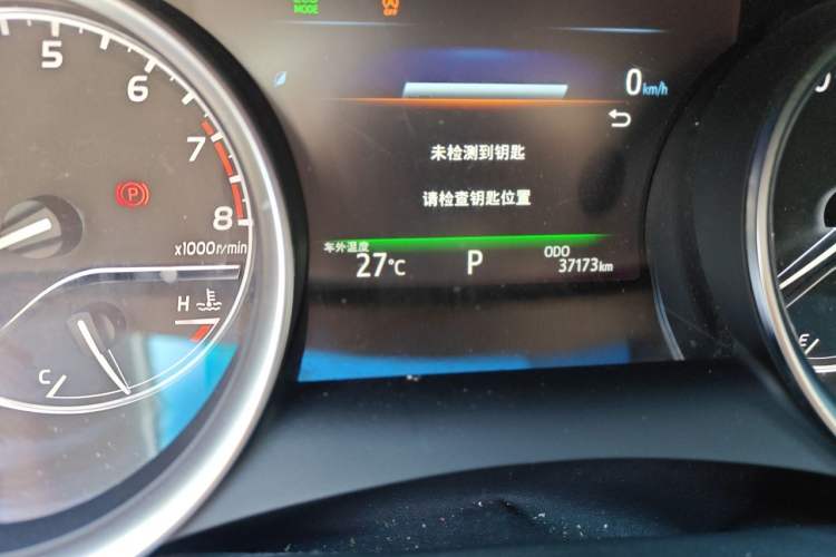 Used Toyota Camry 2018 2.5G Luxury Edition Odometer Close Up