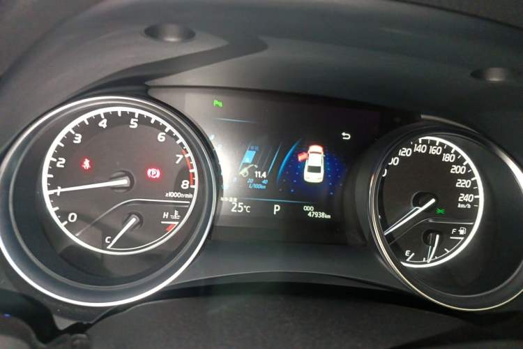Used Toyota Camry 2018 2.5G Luxury Edition Odometer Close Up