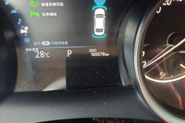 Used Toyota Camry 2018 2.0G Luxury Edition Odometer Close Up