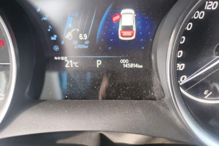 Used Toyota Camry 2018 2.5G Luxury Edition Odometer Close Up