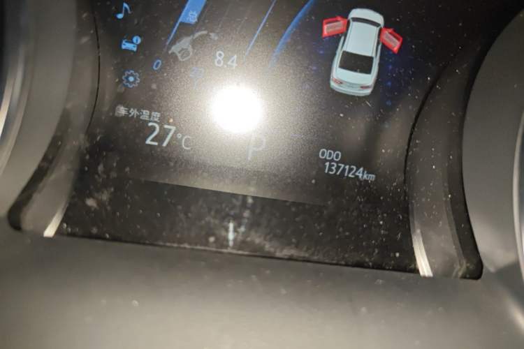Used Toyota Camry 2018 2.0G Luxury Edition Odometer Close Up