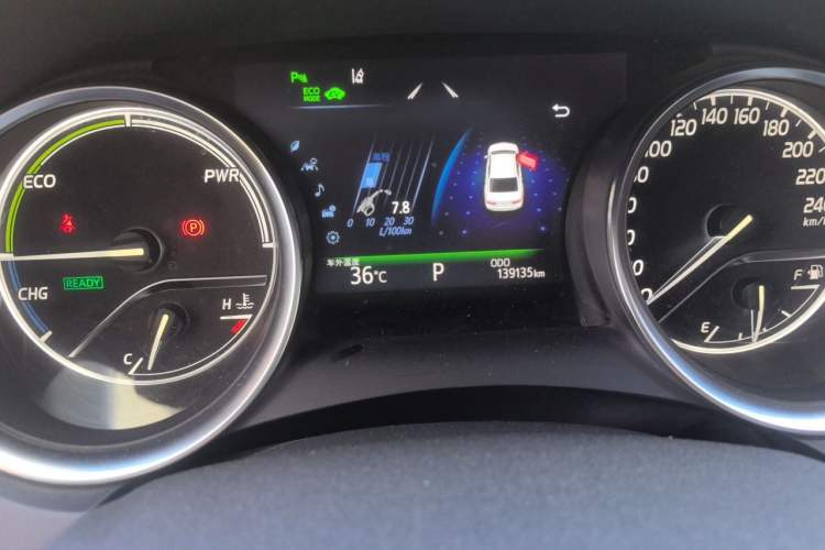 Used Toyota Camry 2018 Dual-Engine 2.5 HG Luxury Edition Odometer Close Up
