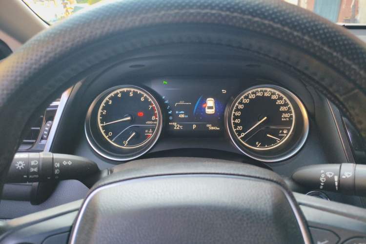 Used Toyota Camry 2018 2.5G Luxury Edition Odometer Close Up