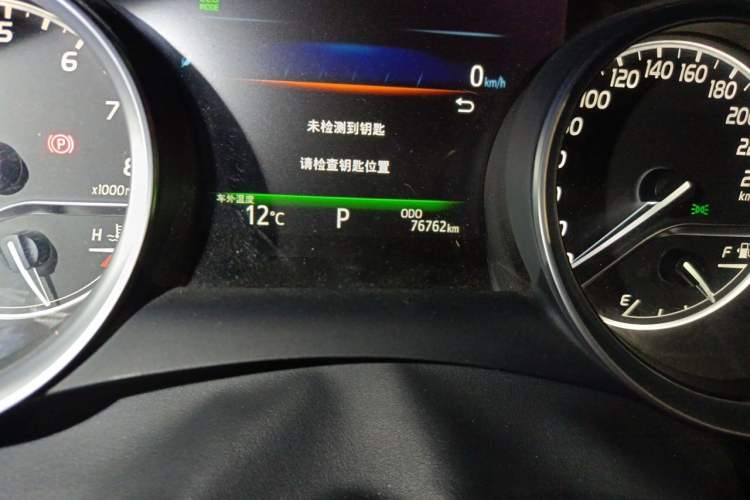 Used Toyota Camry 2018 2.5G Luxury Edition Odometer Close Up
