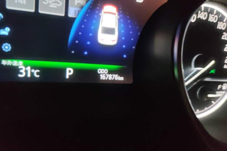 Used Toyota Camry 2018 Dual-Engine 2.5 HG Luxury Edition Odometer Close Up