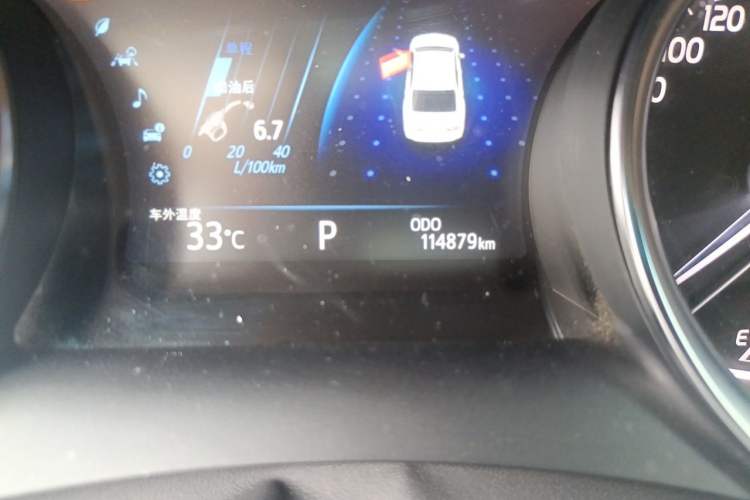 Used Toyota Camry 2018 2.0G Luxury Edition Odometer Close Up