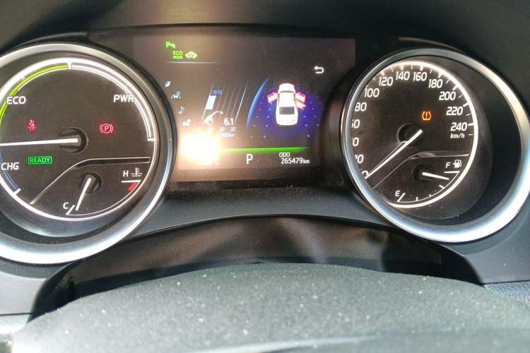 Used Toyota Camry 2018 Dual-Engine 2.5 HG Luxury Edition Odometer Close Up