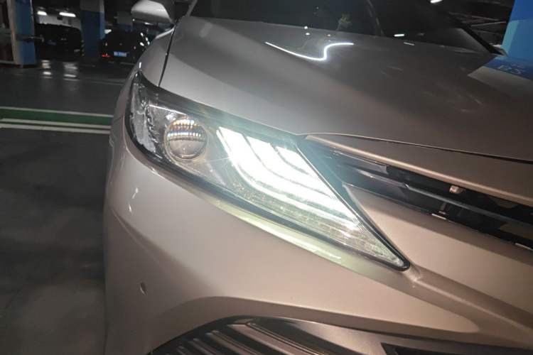 Used Toyota Camry 2018 2.0G Luxury Edition Right Front Headlight