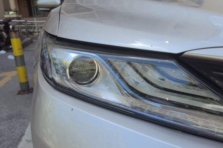 Used Toyota Camry 2018 Dual-Engine 2.5 HG Luxury Edition Right Front Headlight