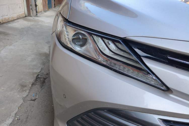 Used Toyota Camry 2018 2.5G Luxury Edition Right Front Headlight