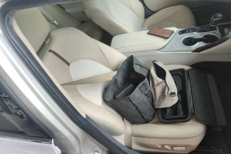 Used Toyota Camry 2018 Dual-Engine 2.5 HG Luxury Edition Right Front Seat