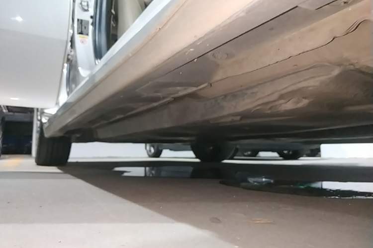 Used Toyota Camry 2018 Dual-Engine 2.5 HG Luxury Edition Right Side Sill