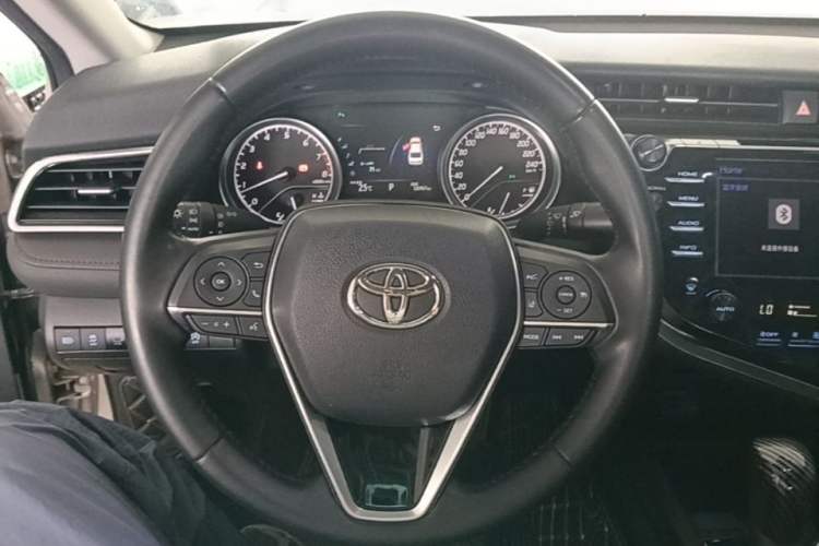 Used Toyota Camry 2018 2.5G Luxury Edition Steering Wheel