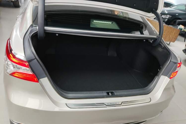 Used Toyota Camry 2018 2.0G Luxury Edition Trunk