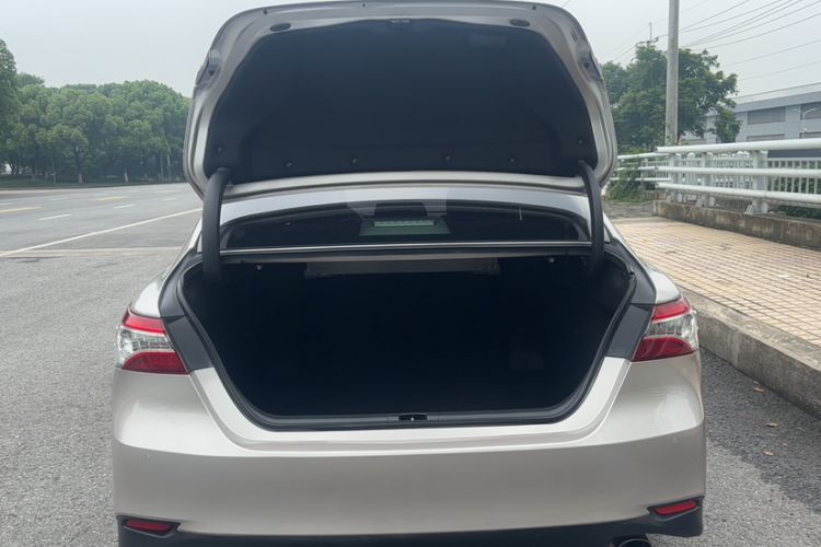 Used Toyota Camry 2018 2.0G Luxury Edition Trunk