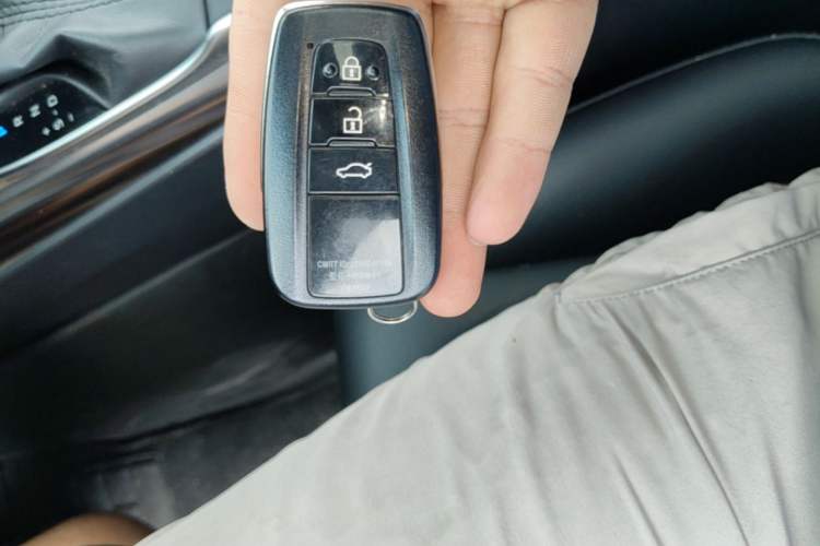 Used Toyota Camry 2018 2.0G Luxury Edition Vehicle Key
