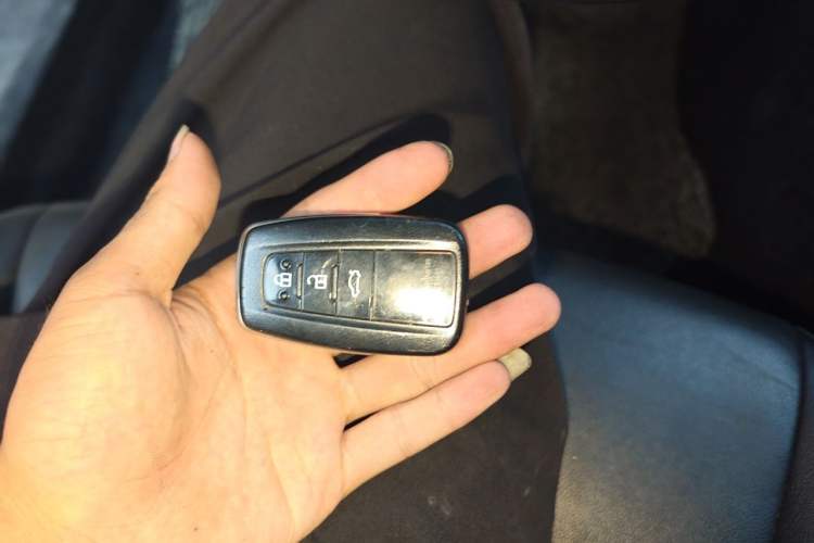 Used Toyota Camry 2018 2.5G Luxury Edition Vehicle Key