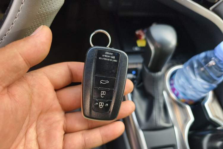 Used Toyota Camry 2018 2.0G Luxury Edition Vehicle Key