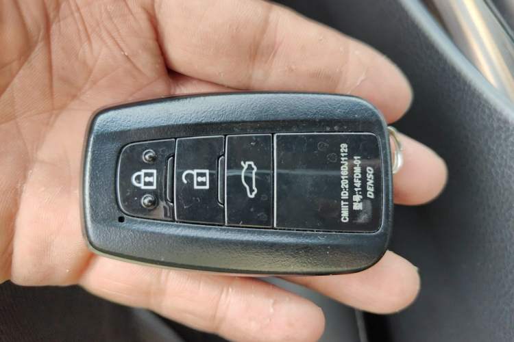 Used Toyota Camry 2018 2.5G Luxury Edition Vehicle Key