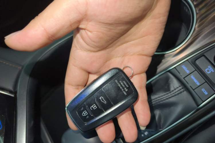 Used Toyota Camry 2018 2.5G Luxury Edition Vehicle Key