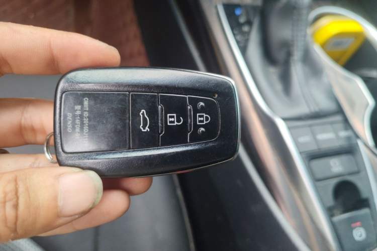 Used Toyota Camry 2018 2.5G Luxury Edition Vehicle Key