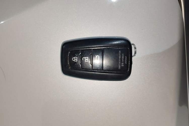 Used Toyota Camry 2018 2.0G Luxury Edition Vehicle Key