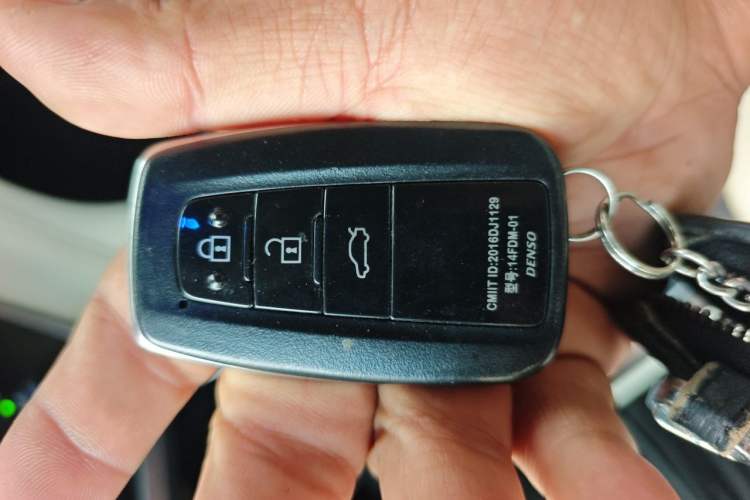 Used Toyota Camry 2018 2.0G Luxury Edition Vehicle Key