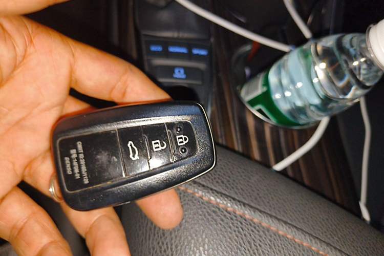 Used Toyota Camry 2018 2.5G Luxury Edition Vehicle Key