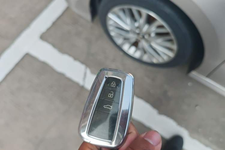 Used Toyota Camry 2018 2.5G Luxury Edition Vehicle Key