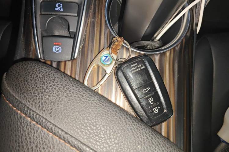 Used Toyota Camry 2018 2.0G Luxury Edition Vehicle Key