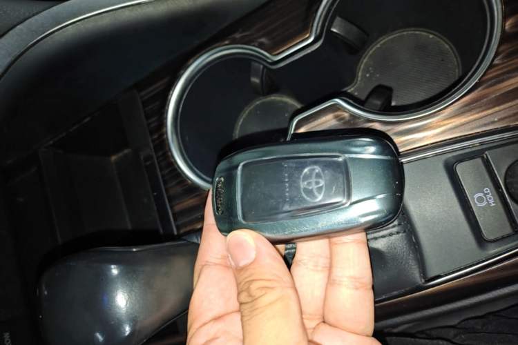 Used Toyota Camry 2018 2.0G Luxury Edition Vehicle Key