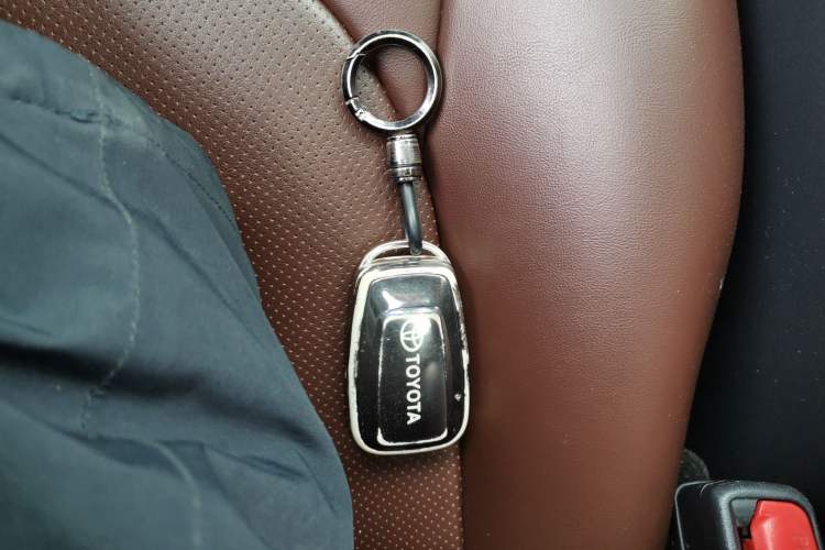 Used Toyota Camry 2018 2.5G Luxury Edition Vehicle Key
