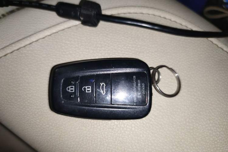 Used Toyota Camry 2018 Dual-Engine 2.5 HG Luxury Edition Vehicle Key
