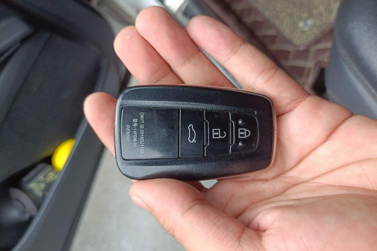 Used Toyota Camry 2018 2.0G Luxury Edition Vehicle Key