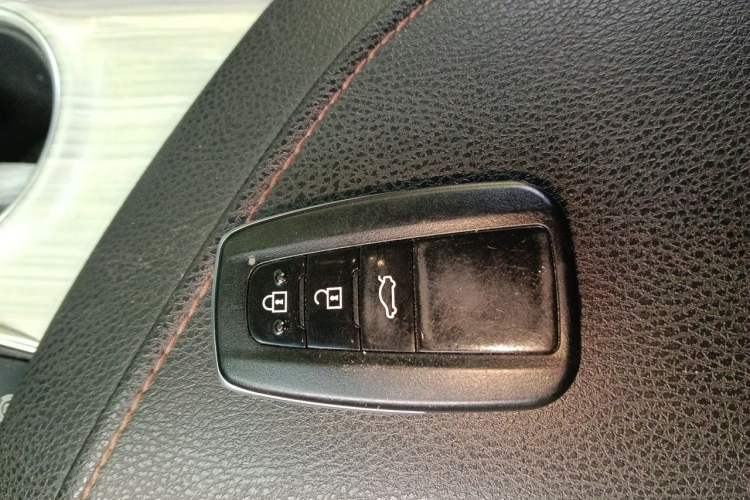 Used Toyota Camry 2018 Dual-Engine 2.5 HG Luxury Edition Vehicle Key