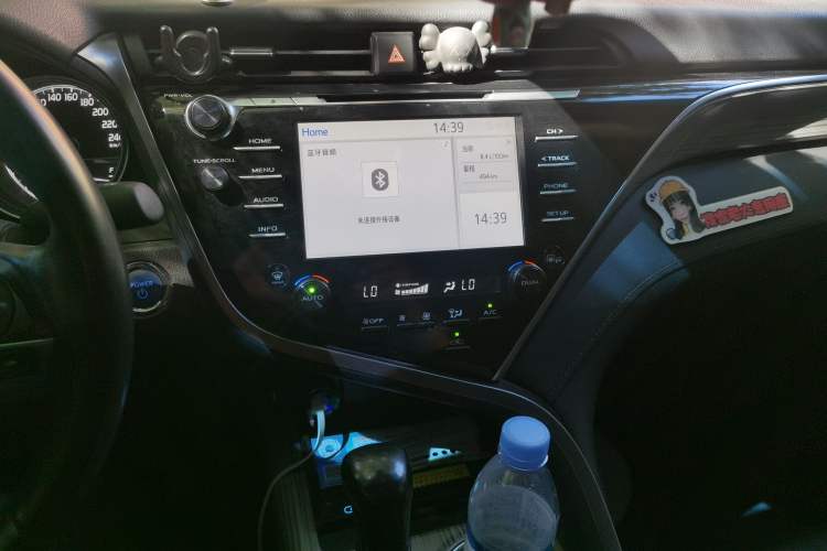 Used Toyota Camry 2018 Dual-Engine 2.5 HG Luxury Edition Audio And AC Panel