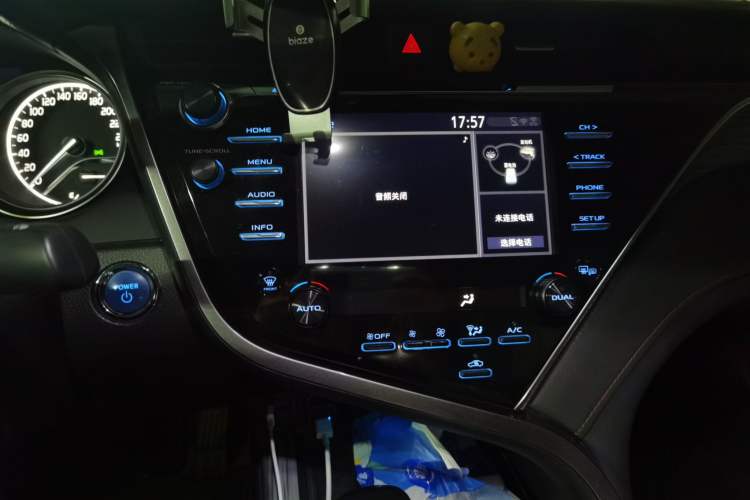 Used Toyota Camry 2018 Dual-Engine 2.5 HG Luxury Edition Audio And AC Panel