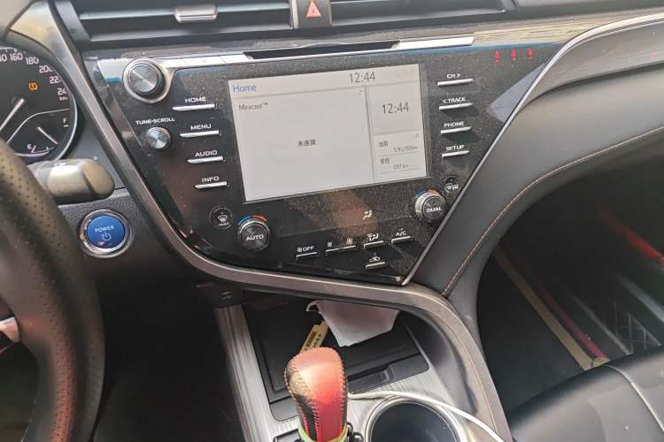 Used Toyota Camry 2018 Dual-Engine 2.5 HG Luxury Edition Audio And AC Panel