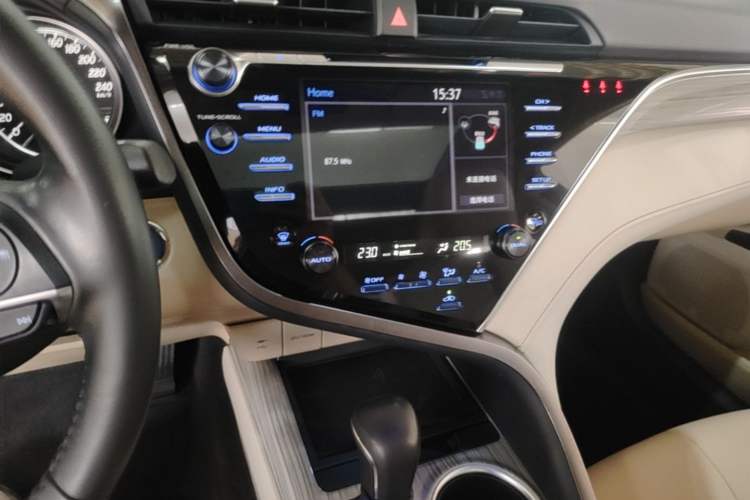 Used Toyota Camry 2018 Dual-Engine 2.5 HG Luxury Edition Audio And AC Panel