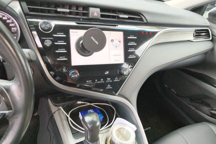 Used Toyota Camry 2018 Dual-Engine 2.5 HG Luxury Edition Audio And AC Panel