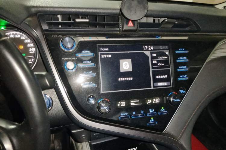 Used Toyota Camry 2018 Dual-Engine 2.5 HG Luxury Edition Audio And AC Panel