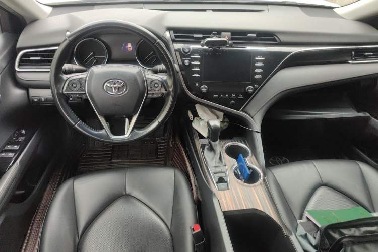 Used Toyota Camry 2018 2.5G Luxury Edition Center Console