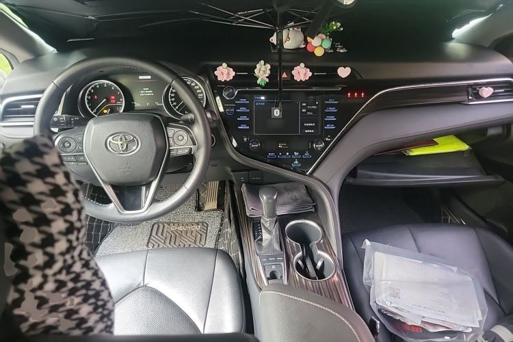 Used Toyota Camry 2018 2.5G Luxury Edition Center Console