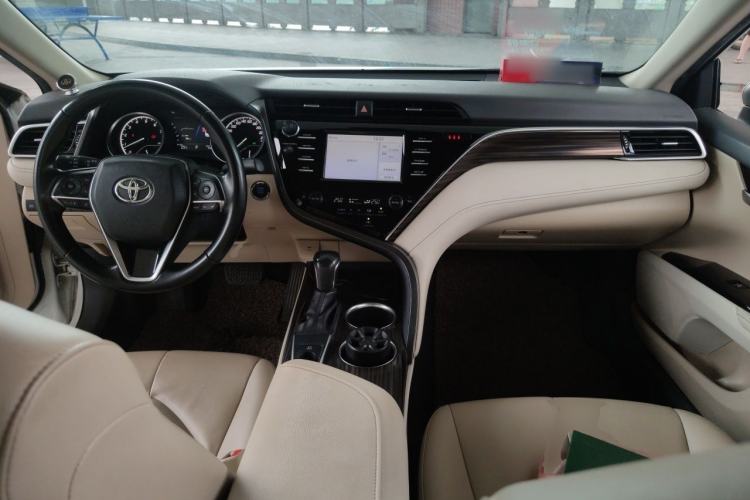 Used Toyota Camry 2018 2.0G Luxury Edition Center Console