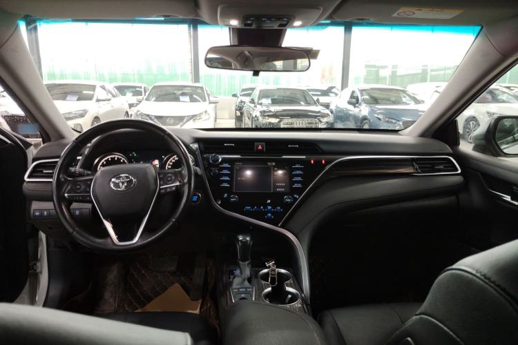 Used Toyota Camry 2018 2.5G Luxury Edition Center Console