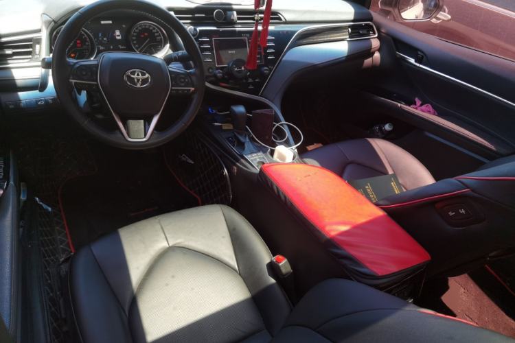 Used Toyota Camry 2018 2.5G Luxury Edition Center Console