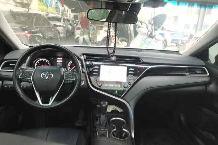 Used Toyota Camry 2018 2.5G Luxury Edition Center Console