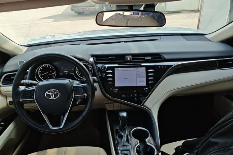 Used Toyota Camry 2018 2.5G Luxury Edition Center Console
