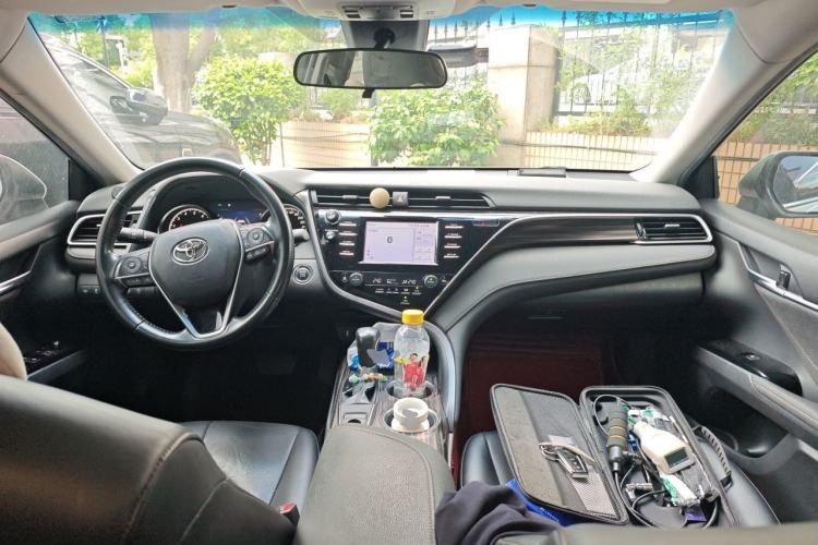 Used Toyota Camry 2018 2.0G Luxury Edition Center Console