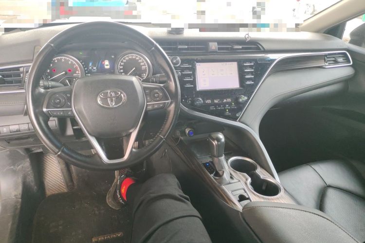 Used Toyota Camry 2018 2.0G Luxury Edition Center Console